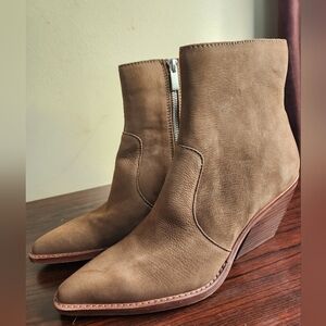 Dolce Vita Women's Pointed Toe Ankle Bootie (size 8)